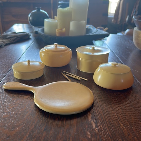 Antique Ivory Celluloid Vanity Set. 4 containers w lids, 1 hand mirror & 3 hooks - Picture 2 of 16